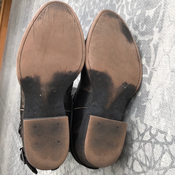 Black Distressed shin-high boots. - Picture 4 of 5